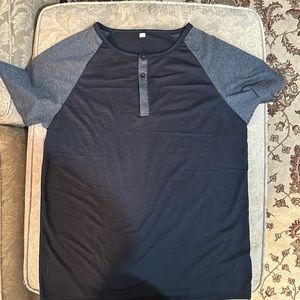 black and gray tshirt
